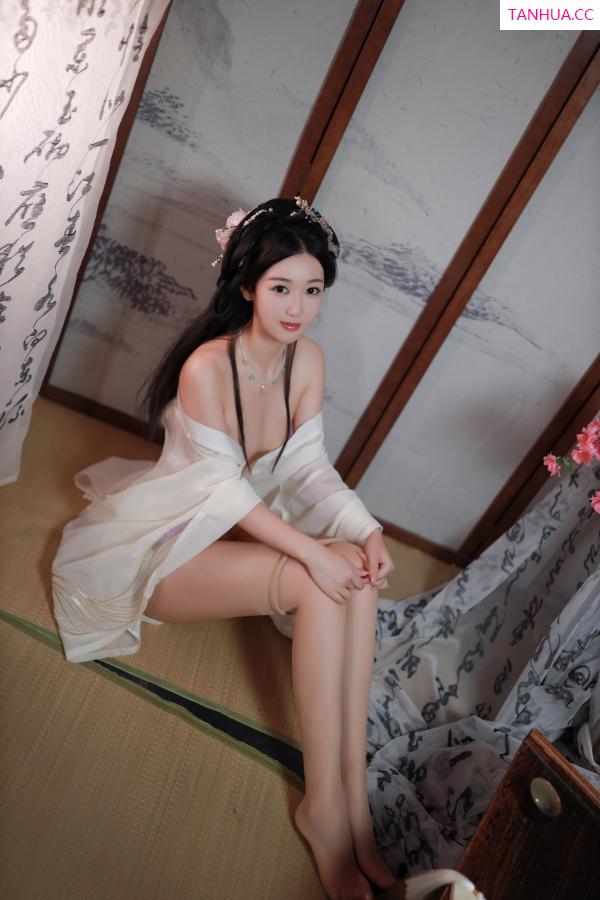 唐安琪  [XiuRen]高清写真图 2024.07.22 No.8898 唐安琪 丝袜美腿第64张图片